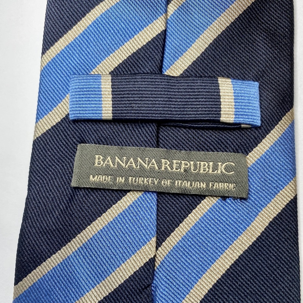 Banana Republic 100% Silk Blue w/Grey Neck Tie